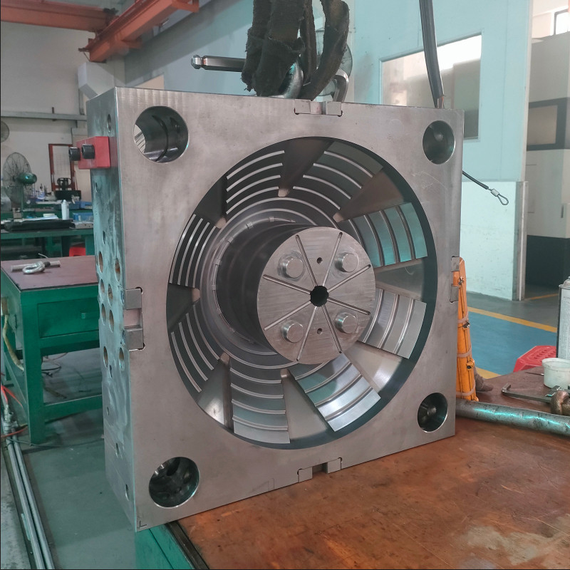 submarine gate injection molding with 500k or 1million cycles mold life