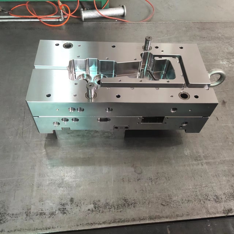 Hot Runner OEM Plastic Injection Mold with FUTA Base for 300000-500000 Shots