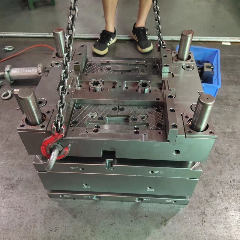 Customized Hot Runner H13 plastic injection mold for plastic PU injection Molding