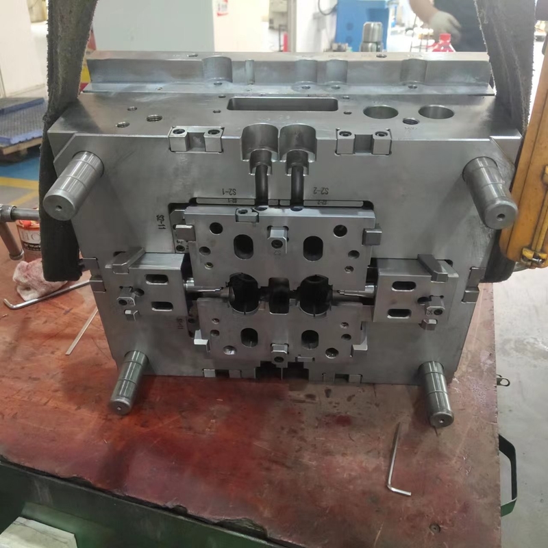 Cold Runner 300000-3000000 Shots Plastic Injection Mold For Customized Molding