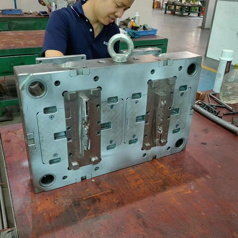 OEM/ODM Plastic Injection Molding Tooling With CNC Machining And 000 Mould Life