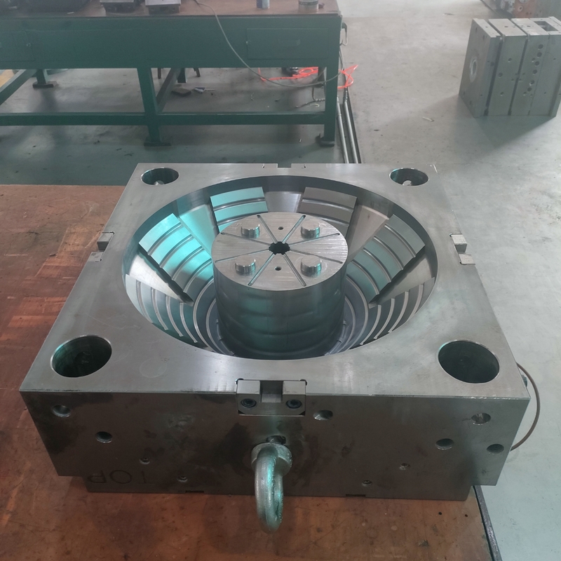 OEM Sub Gate Injection Molding 50C Steel Frame For PP Plastic Parts