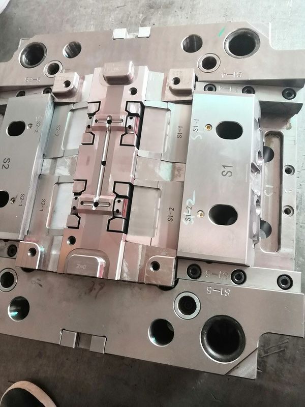 Cold Runner Plastic Injection Tooling