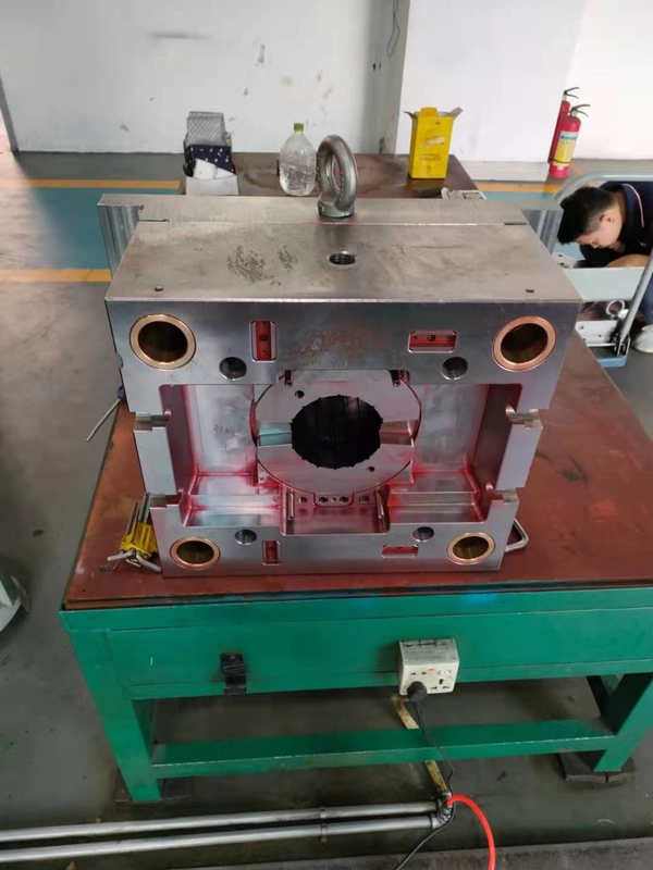 Texture SKD61 Multi Cavity Injection Moulding For Submarine Gate
