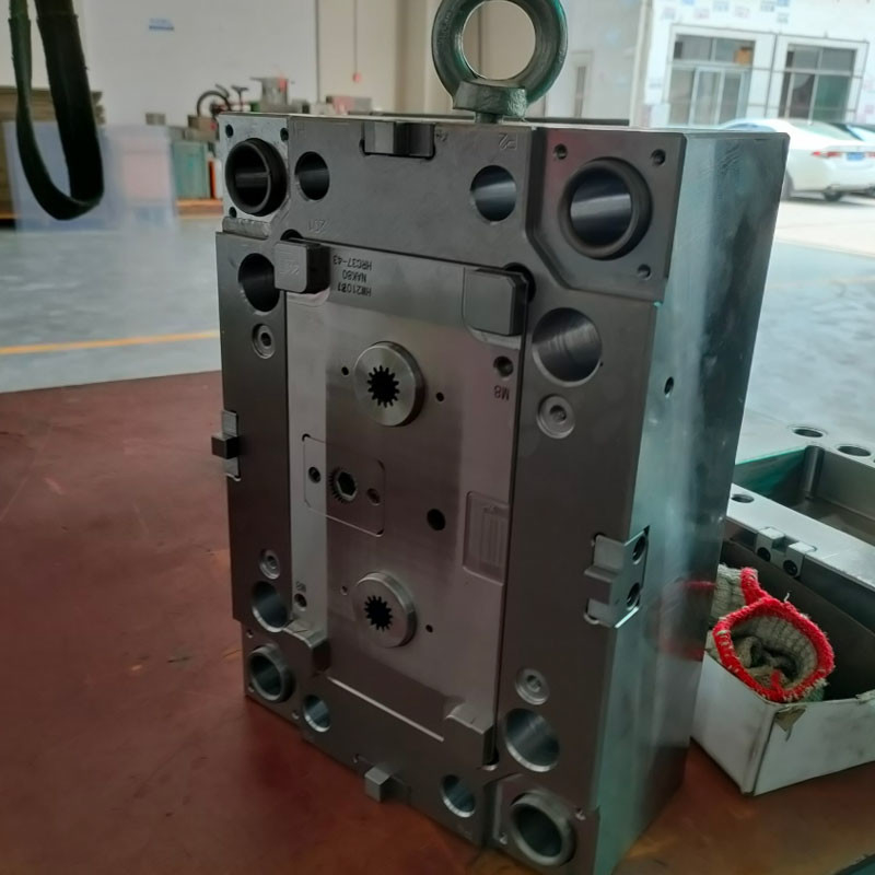 OEM ODM 738H Multi Cavity Injection Moulding With Snooth Surface