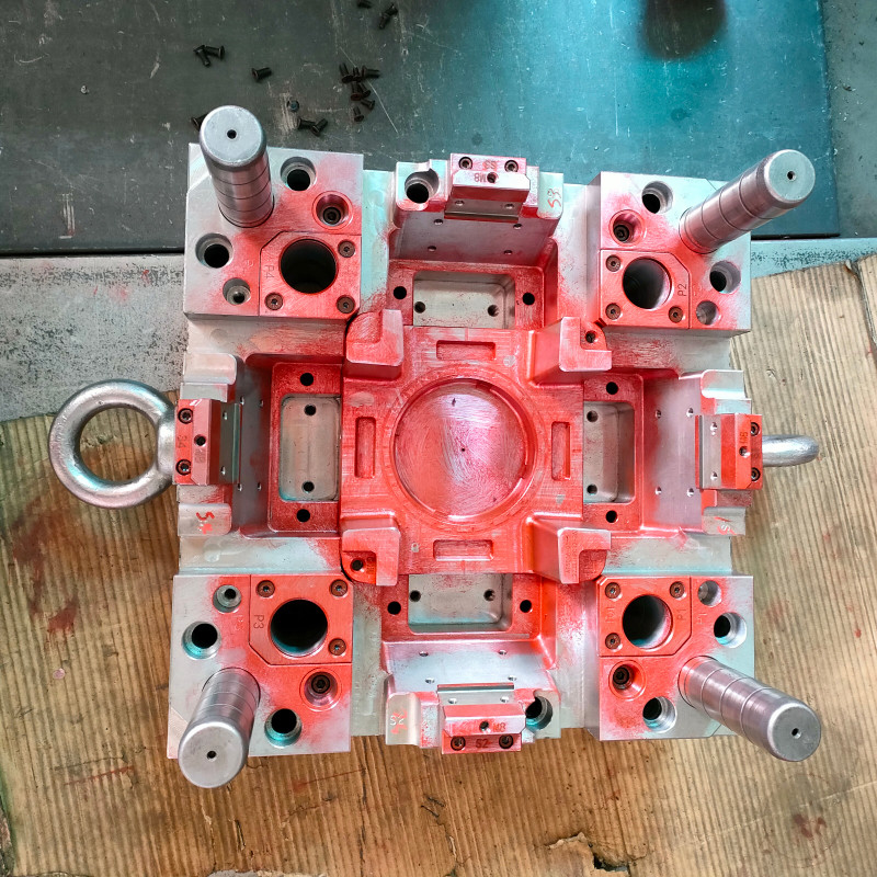 S45C Steel Material Precision Plastic Injection Moulding Mold With Cold Runner
